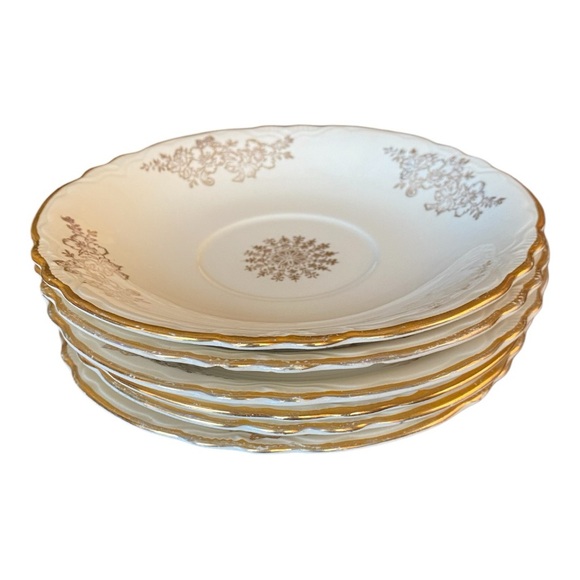 Beautiful Vintage 1940s Homer Laughlin Golden Rose pattern saucers. Set of 6 - Picture 4 of 8